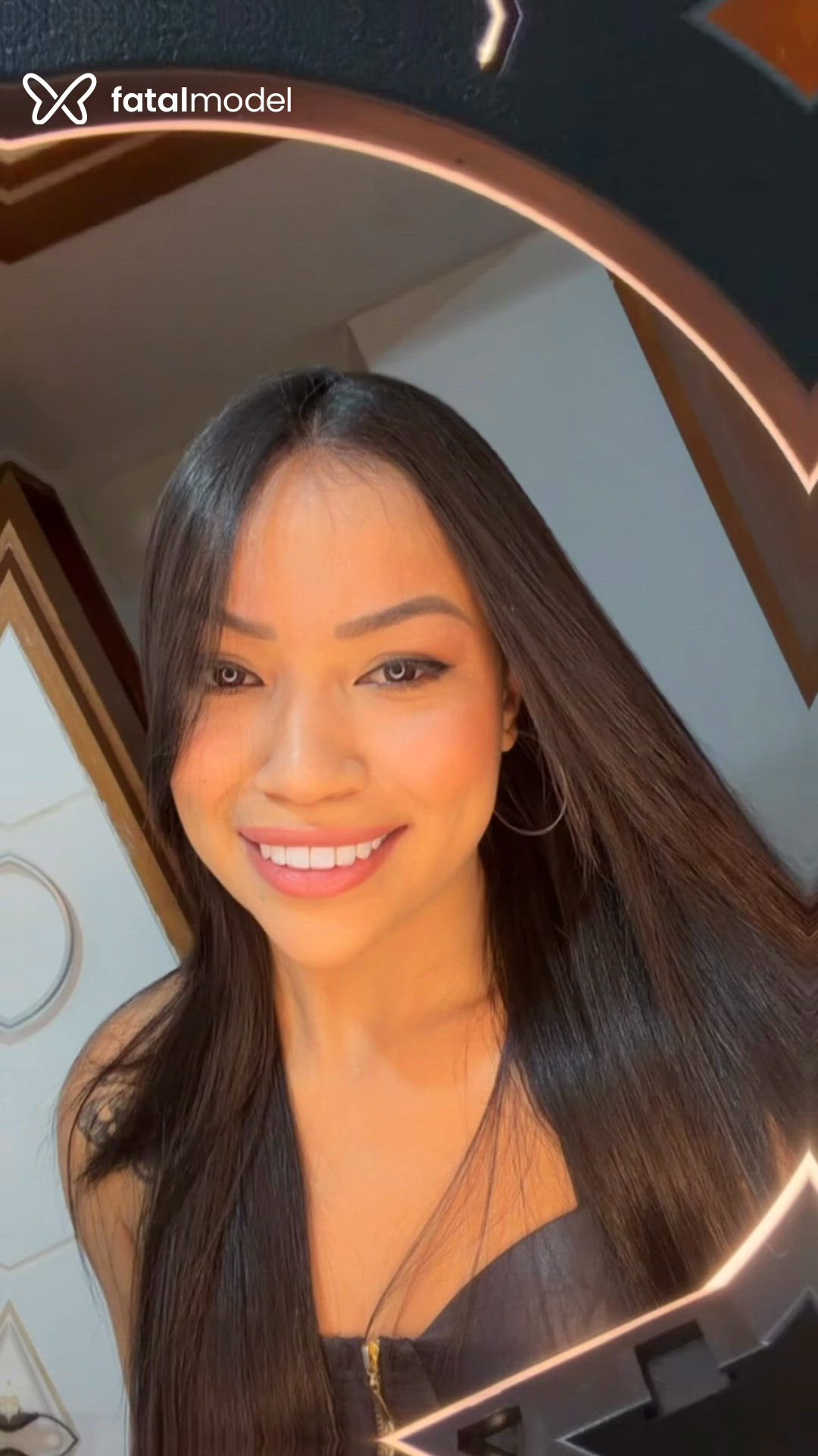 Acompanhante mulher com cabelo castanho de olhos castanhos - Paula Menezes