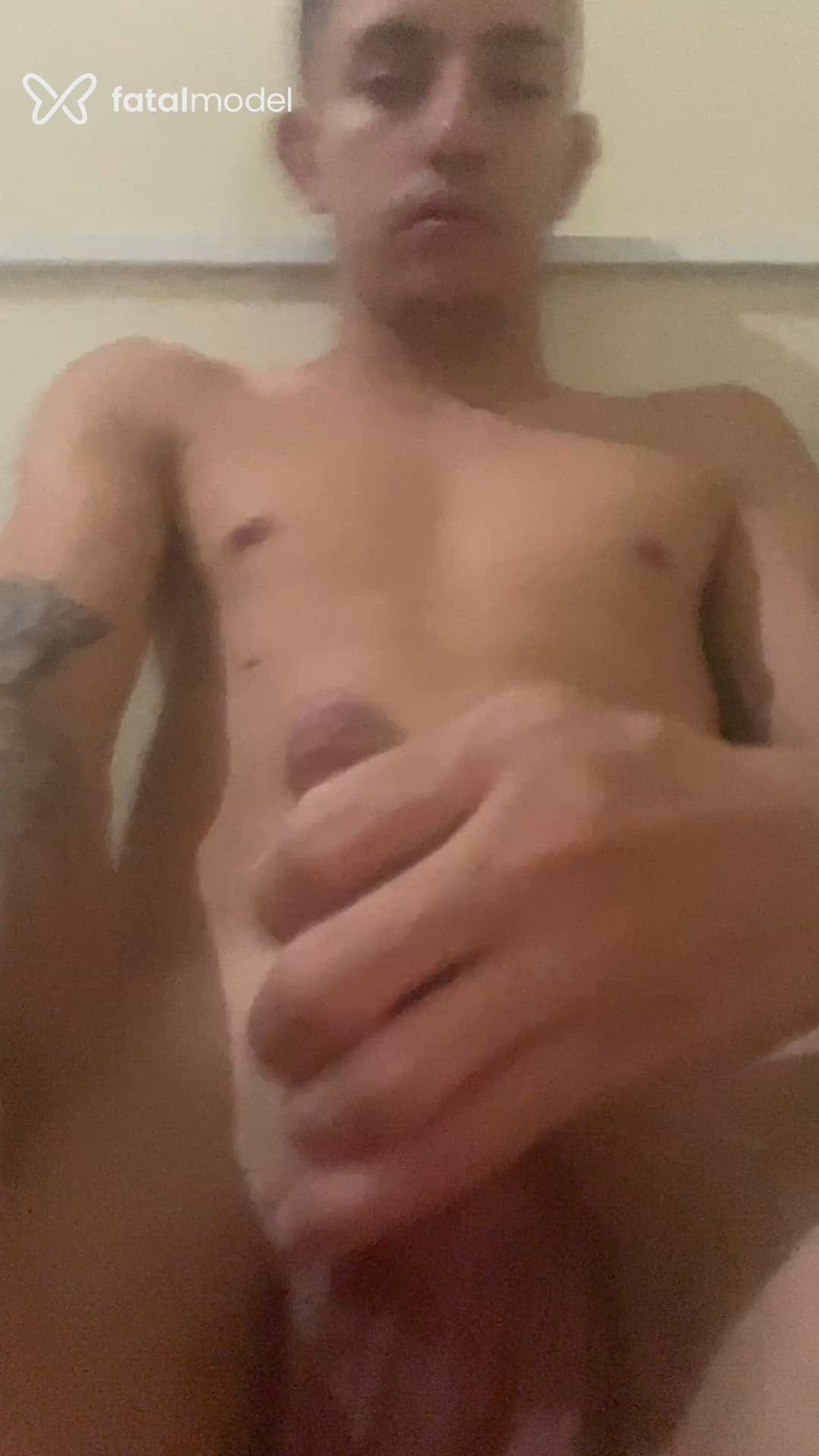 Acompanhante homem com cabelo castanho de olhos castanhos - Matheus Carva