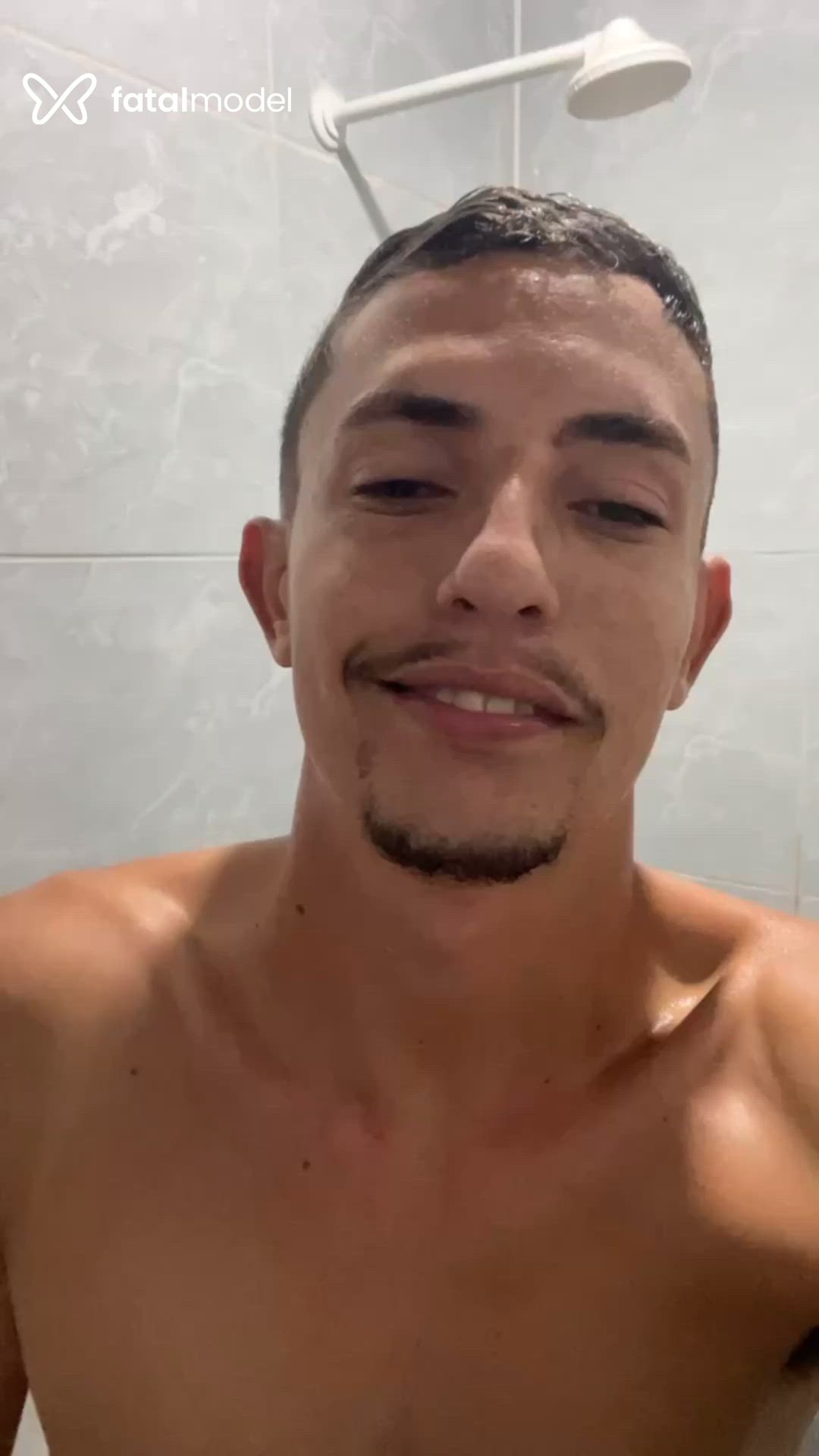 Acompanhante homem com cabelo castanho de olhos castanhos - Matheus Carva
