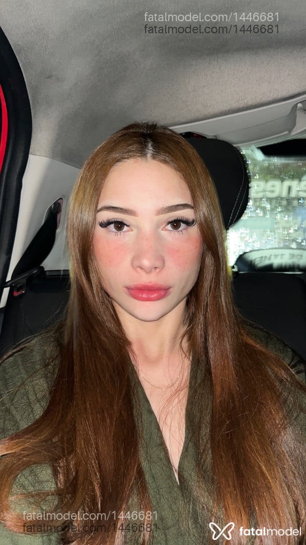 Acompanhante mulher morena (o) de olhos mel - Juli Acompanhante mulher morena (o) de olhos mel - Juli