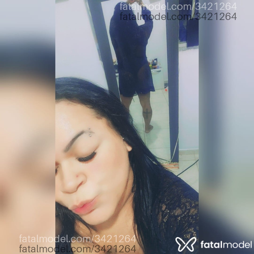 Acompanhante mulher morena (o) de olhos cinza - Jennifer