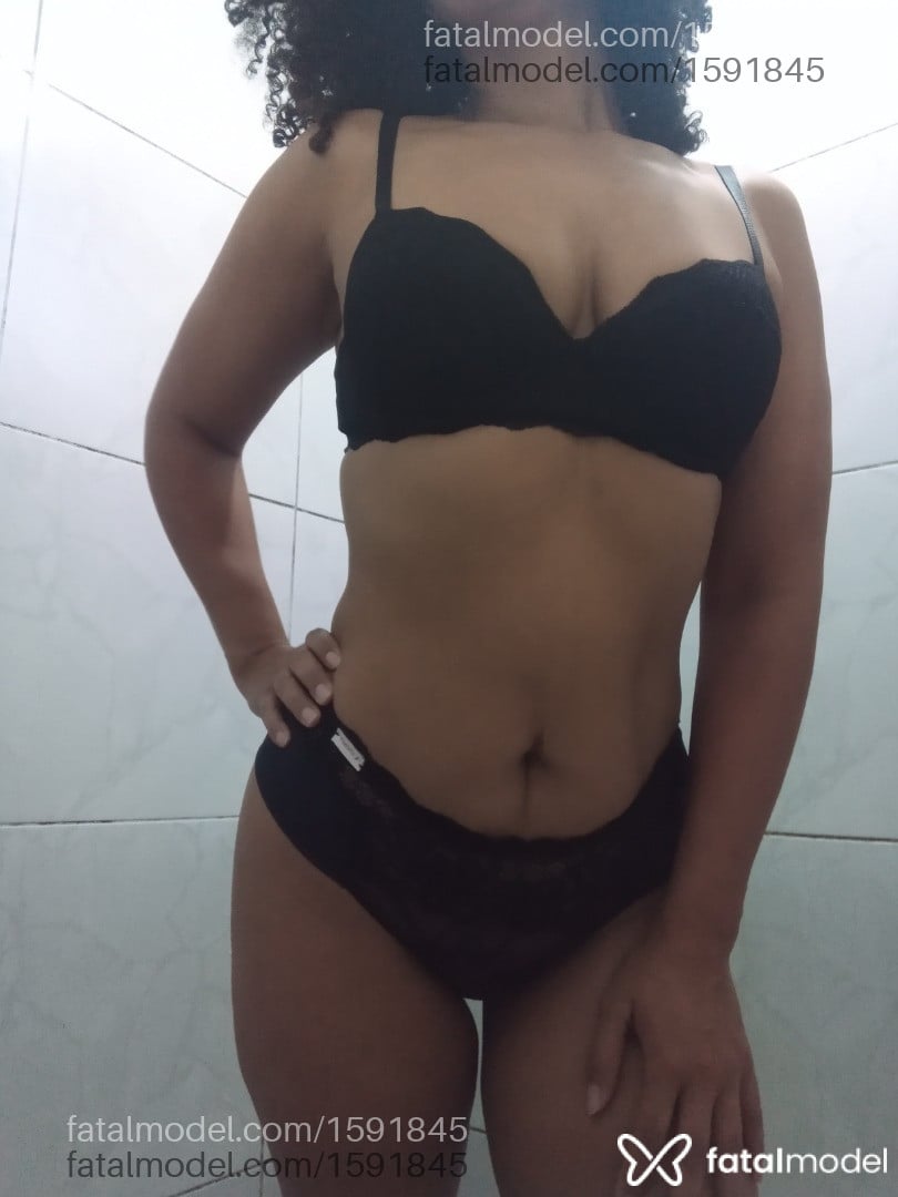 Acompanhante mulher morena (o) de olhos castanhos - Solene Acompanhante mulher morena (o) de olhos castanhos - Solene
