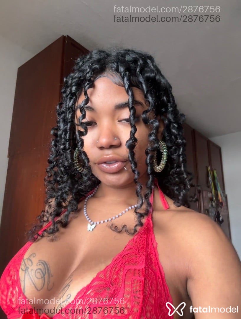 Acompanhante mulher morena (o) de olhos pretos - índiablack