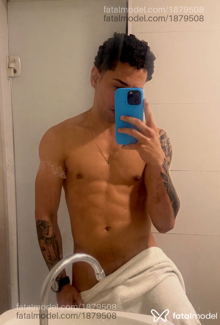 Acompanhante homem com cabelo castanho de olhos castanhos - Diego Félix