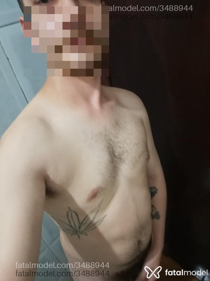 Acompanhante homem com cabelo castanho de olhos castanhos - Rodolfo