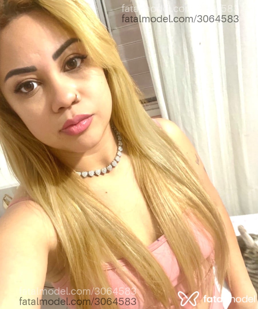Acompanhante mulher loira (o) de olhos castanhos - Carolina