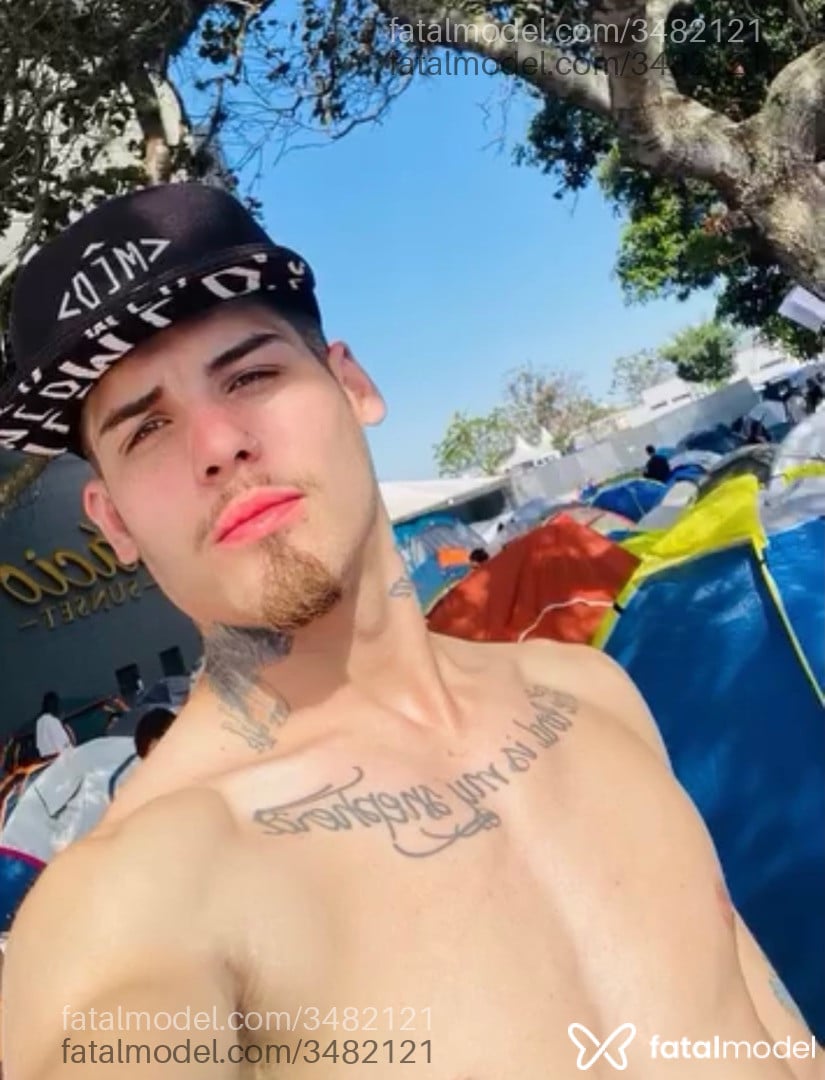 Acompanhante homem com cabelo castanho de olhos verdes - Raffael Jk