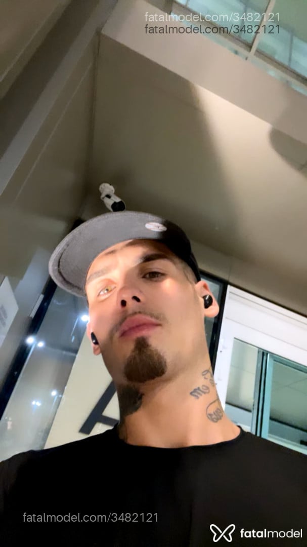 Acompanhante homem com cabelo castanho de olhos verdes - Raebe Jasco