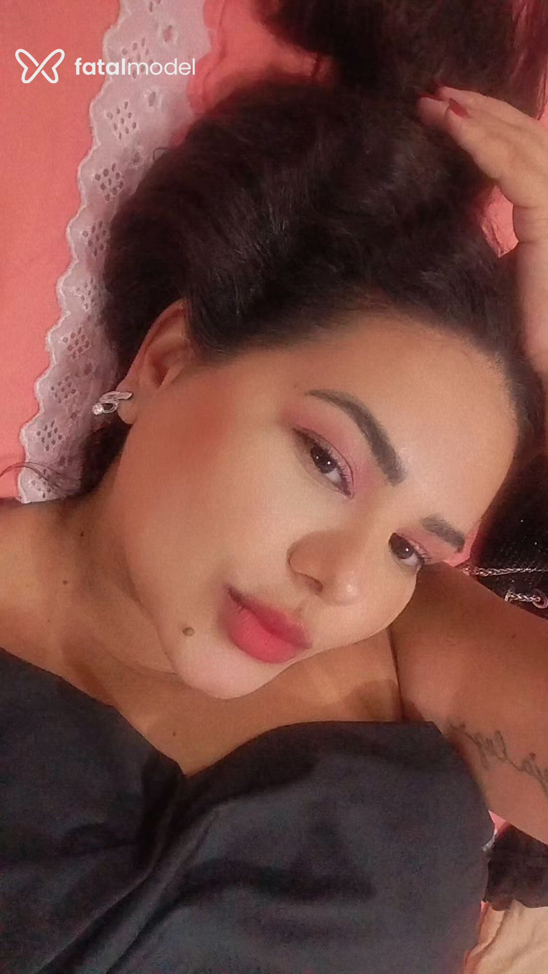 Acompanhante mulher com cabelo castanho de olhos castanhos - Dianna Carvalho