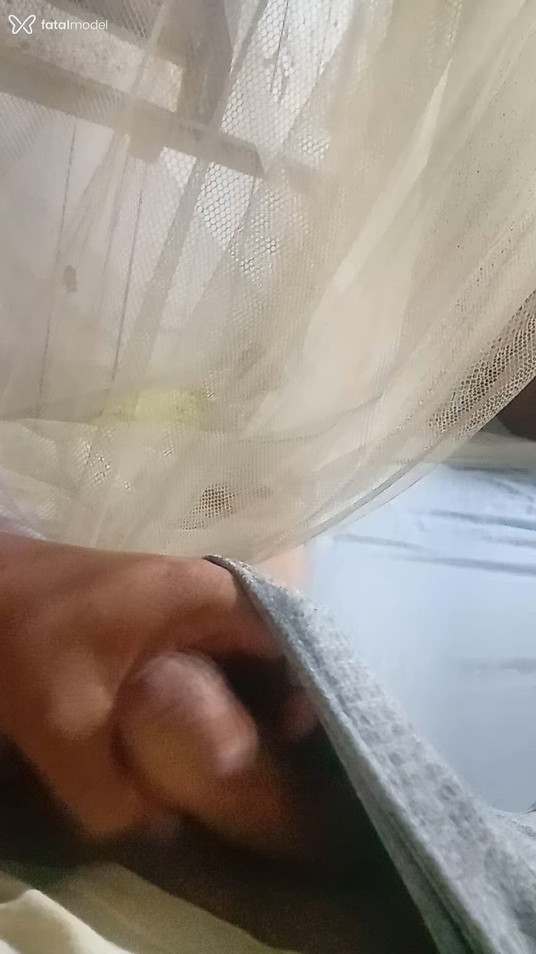 Acompanhante homem com cabelo castanho de olhos pretos - David