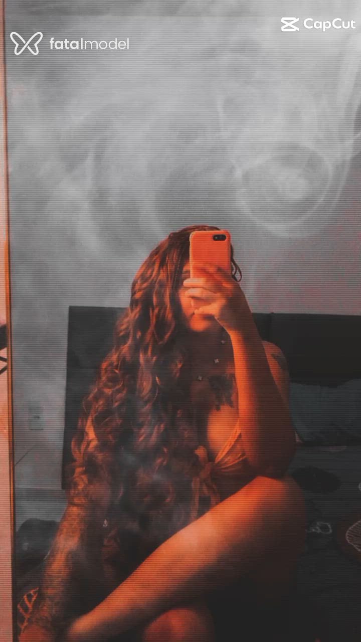 Acompanhante mulher com cabelo castanho de olhos mel - Maya Silva Acompanhante mulher com cabelo castanho de olhos mel - Maya Silva