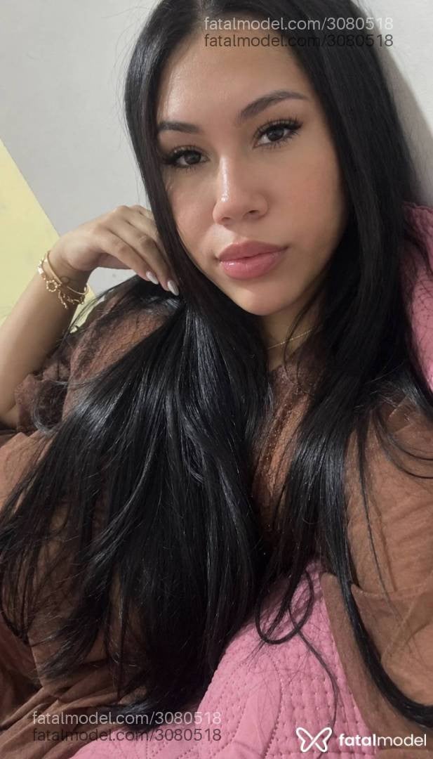 Acompanhante mulher morena (o) de olhos pretos - Lia Morena