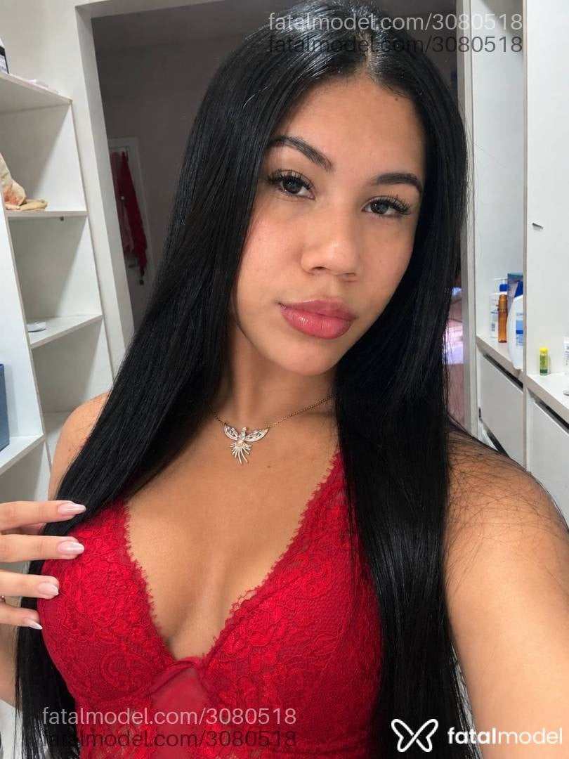 Acompanhante mulher morena (o) de olhos pretos - Lia Morena