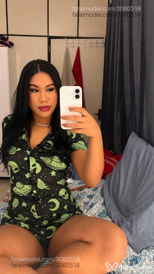 Acompanhante mulher morena (o) de olhos pretos - Lia Morena