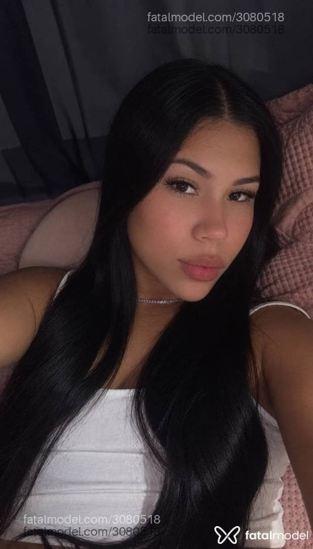 Acompanhante mulher morena (o) de olhos pretos - Lia Morena
