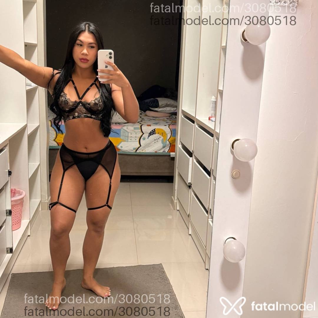 Acompanhante mulher morena (o) de olhos pretos - Lia Morena