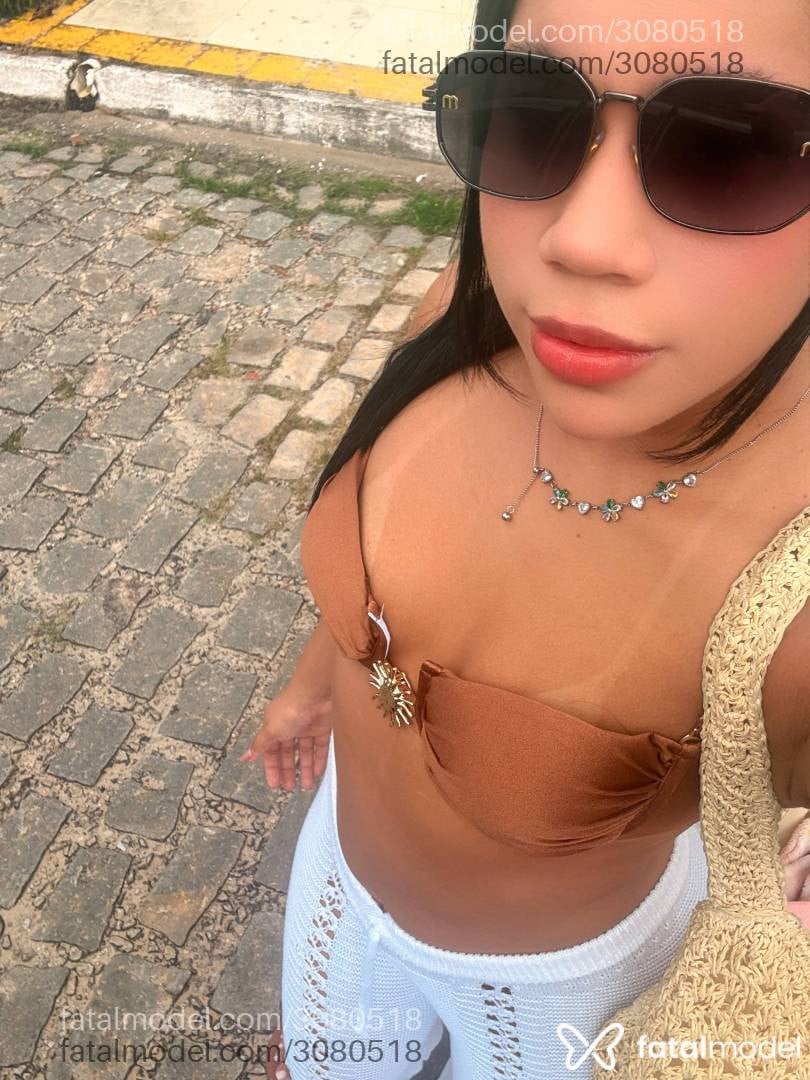 Acompanhante mulher morena (o) de olhos pretos - Lia Morena