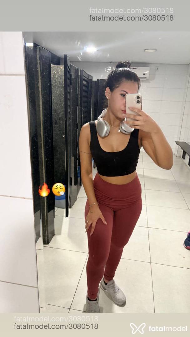 Acompanhante mulher morena (o) de olhos pretos - Lia Morena