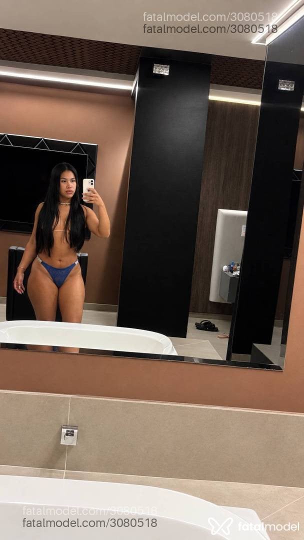 Acompanhante mulher morena (o) de olhos pretos - Lia Morena