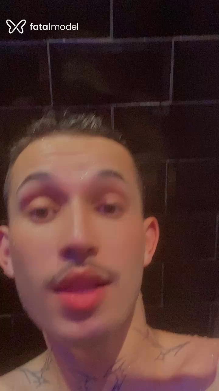 Acompanhante homem com cabelo castanho de olhos castanhos - Mateus