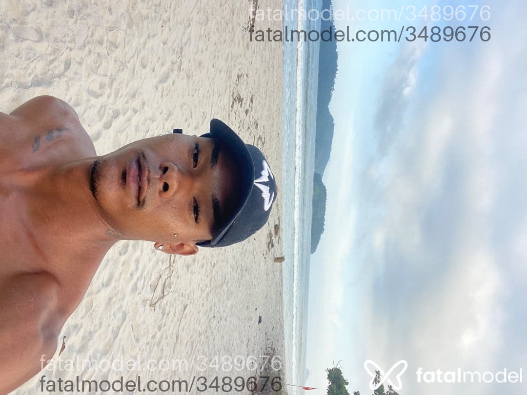 Acompanhante homem com cabelo castanho de olhos castanhos - Apollo