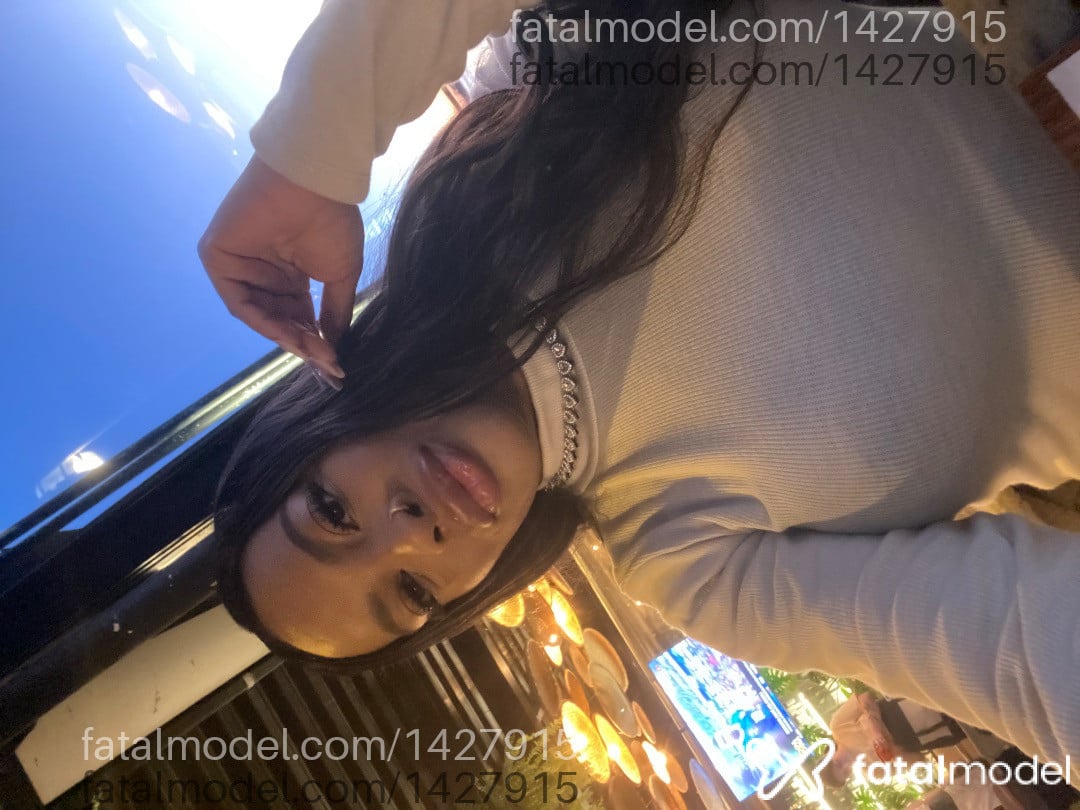 Acompanhante mulher com cabelo castanho de olhos castanhos - Mayara Fernandes