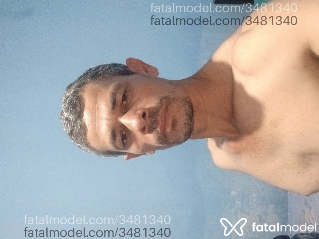 Acompanhante homem com cabelo castanho de olhos castanhos - Ronaldo Acompanhante homem com cabelo castanho de olhos castanhos - Ronaldo