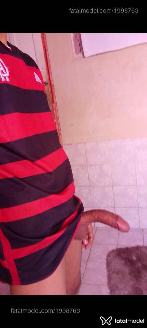 Acompanhante homem morena (o) de olhos castanhos - Gomes