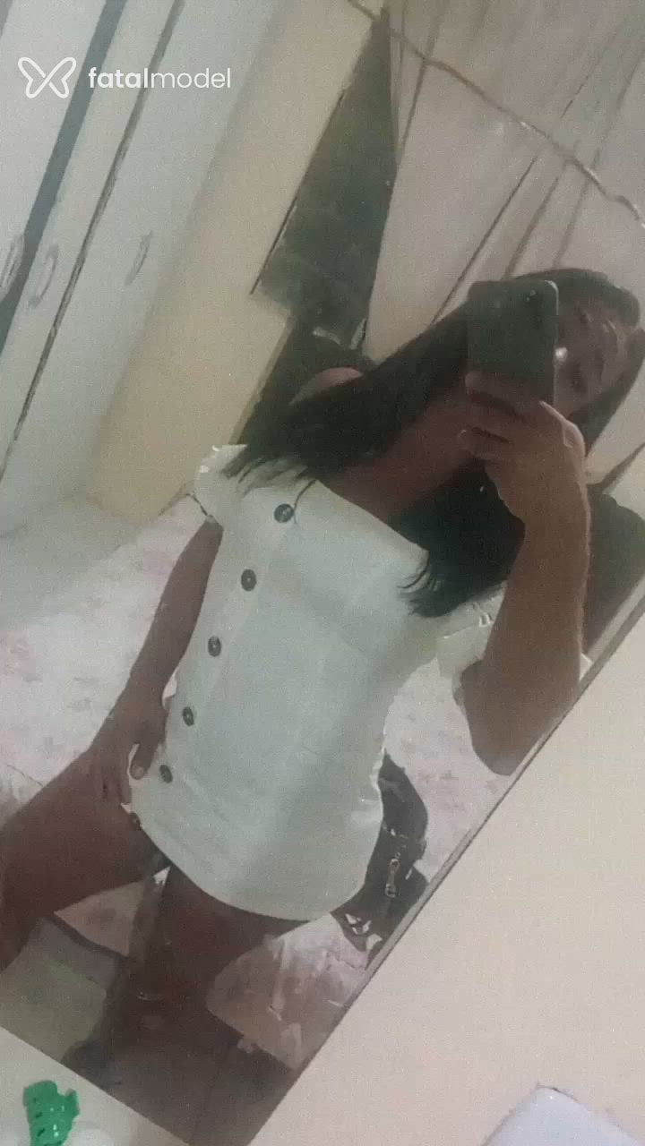 Acompanhante mulher trans com cabelo castanho de olhos castanhos - Alynne