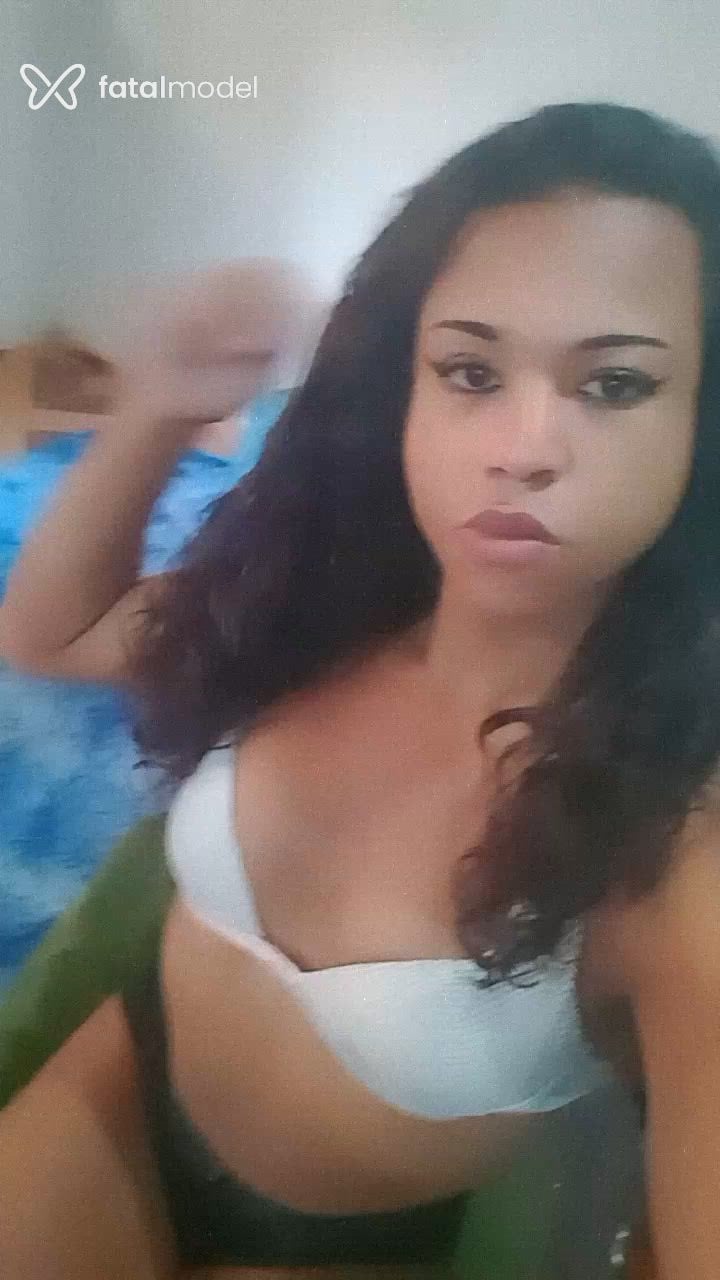 Acompanhante mulher trans com cabelo castanho de olhos castanhos - Alynne