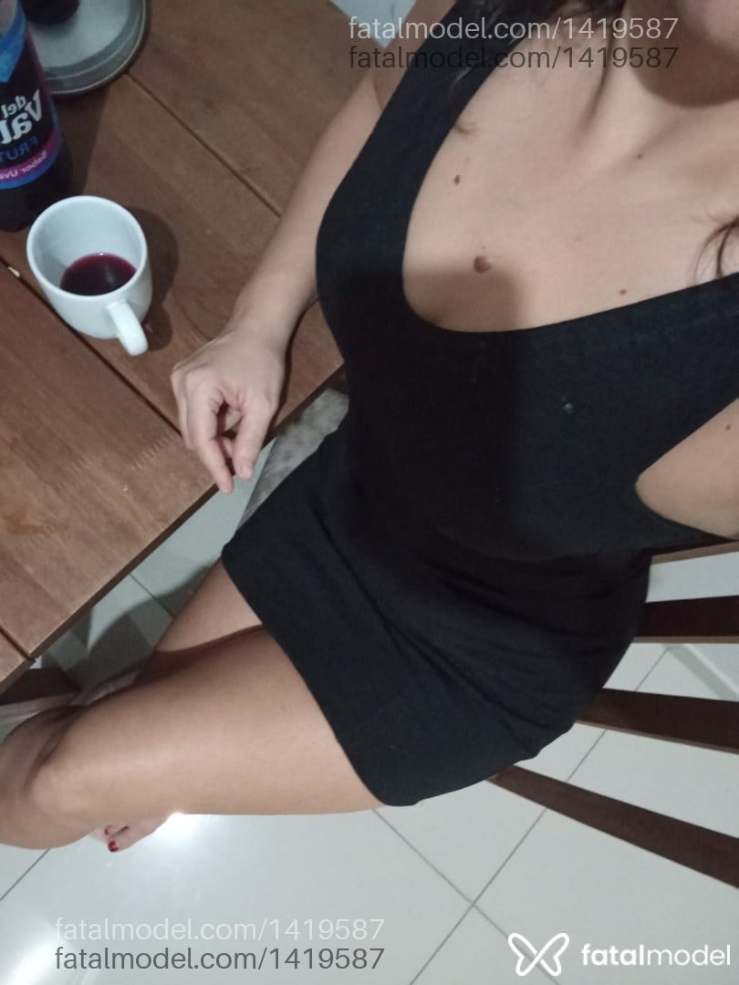 Acompanhante mulher com cabelo castanho de olhos azuis - Keytt