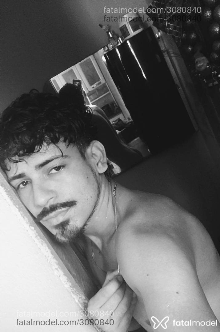 Acompanhante homem morena (o) de olhos pretos em Virtual Acompanhante homem morena (o) de olhos pretos em Virtual - Yancosthe