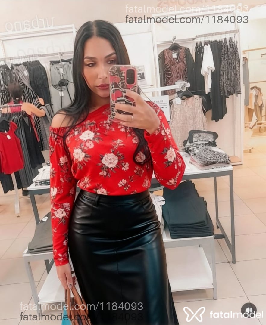 Acompanhante mulher trans morena (o) de olhos mel - Izabella ferreira