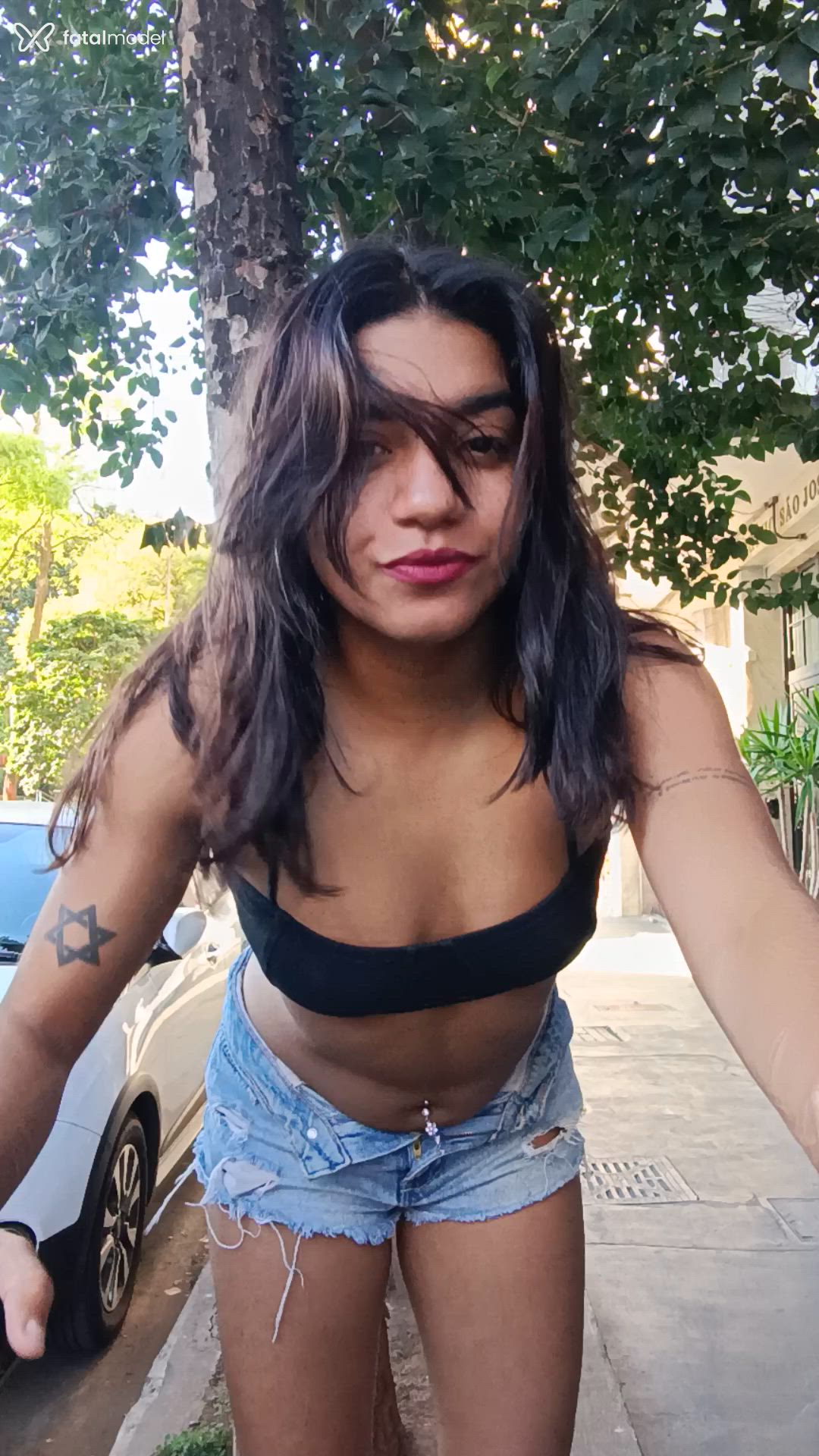 Acompanhante mulher com cabelo castanho de olhos castanhos - Luana