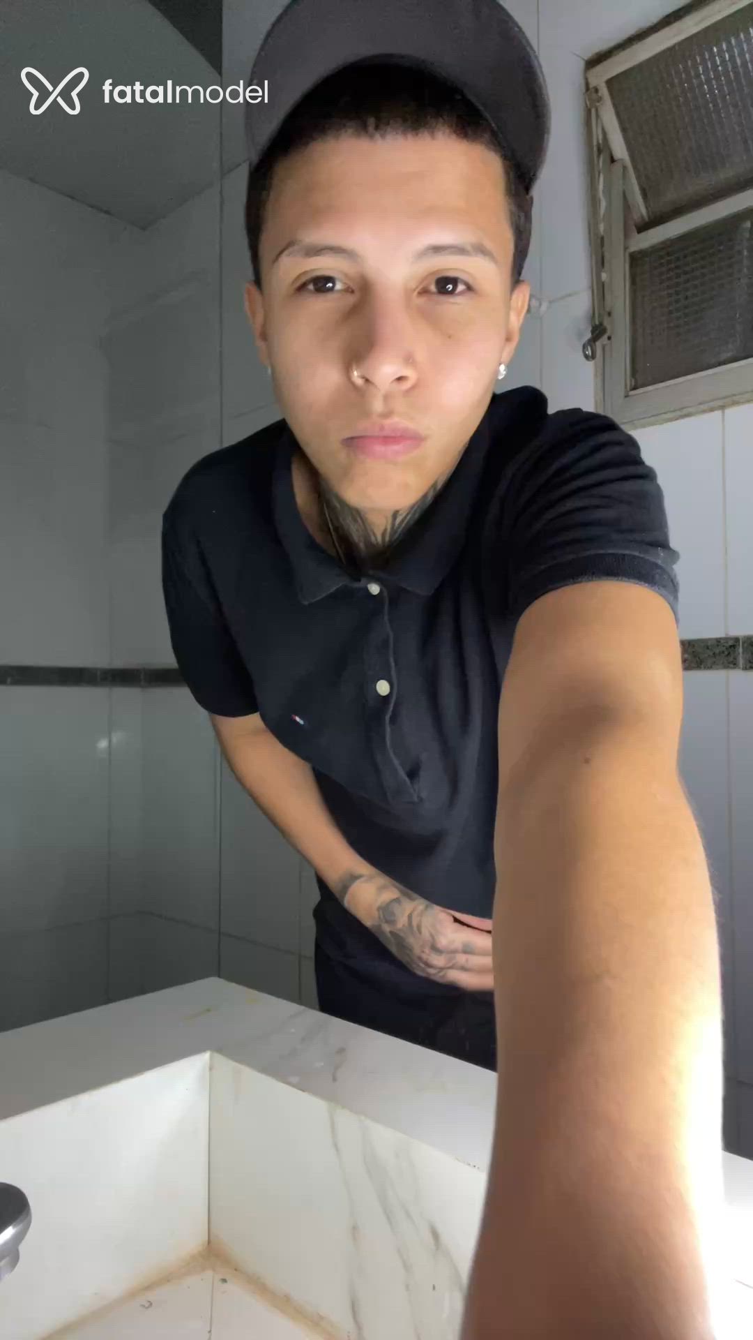Acompanhante homem morena (o) de olhos pretos - Costah Acompanhante homem morena (o) de olhos pretos - Costah