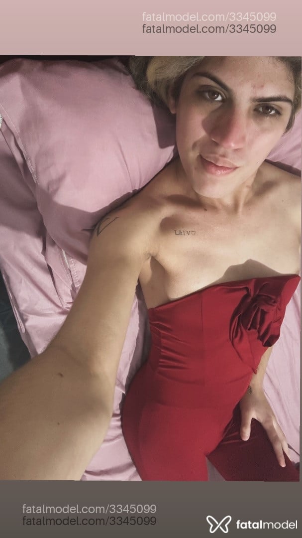 Acompanhante mulher trans loira (o) de olhos mel - Lexi
