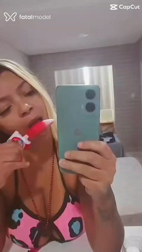 Acompanhante mulher loira (o) de olhos castanhos - Camila Ferrari