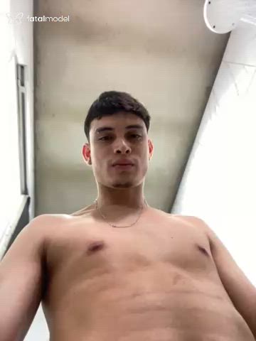 Acompanhante homem com cabelo castanho de olhos pretos - Juan Lopes