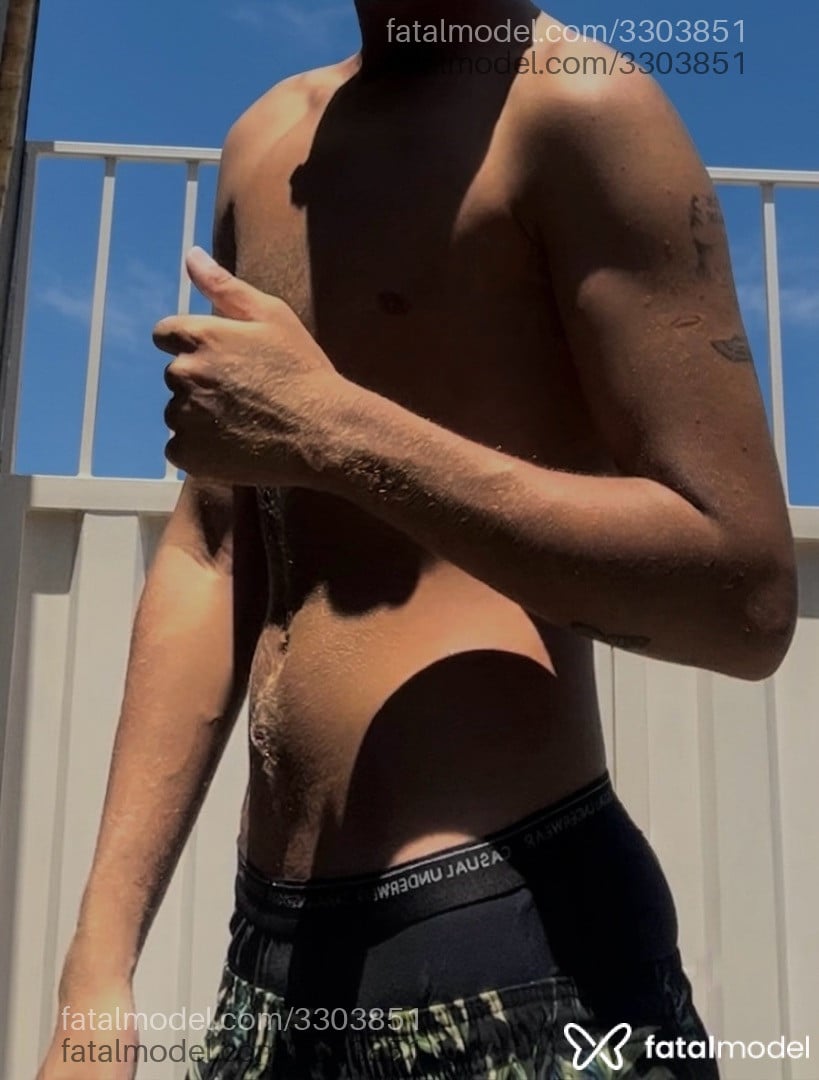 Acompanhante homem com cabelo castanho de olhos castanhos - Felipe