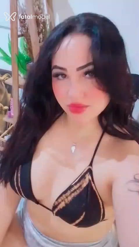Acompanhante mulher morena (o) de olhos mel - Cereginha