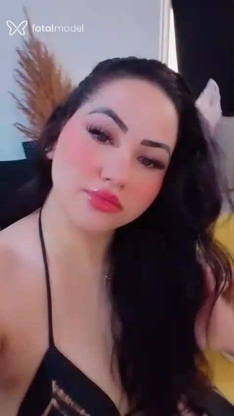 Acompanhante mulher morena (o) de olhos mel - Cereginha