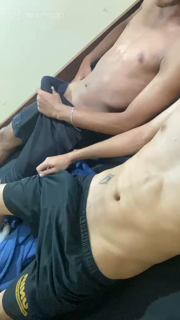 Acompanhante homem com cabelo castanho de olhos pretos - Juan Lopes
