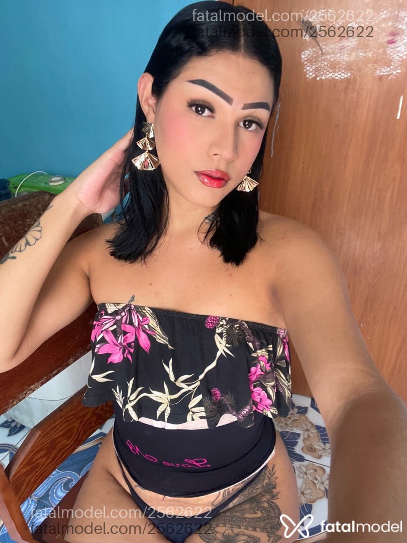 Acompanhante mulher trans morena (o) de olhos pretos - Daphne Larissa