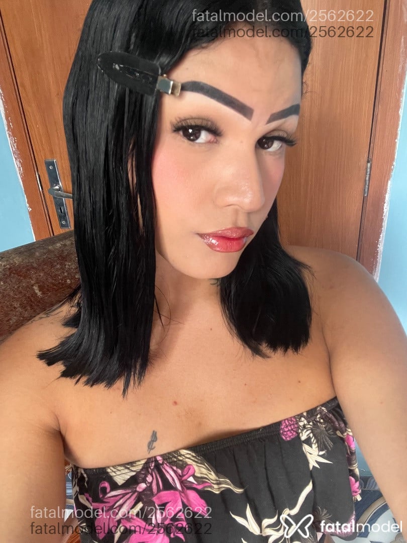 Acompanhante mulher trans morena (o) de olhos pretos - Daphne Larissa