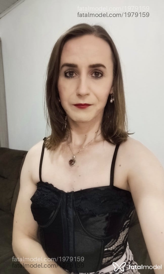 Acompanhante mulher trans loira (o) de olhos verdes - Anahitrans