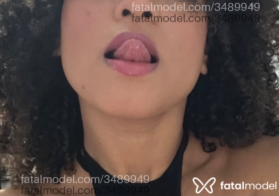 Acompanhante mulher morena (o) de olhos pretos - Bella