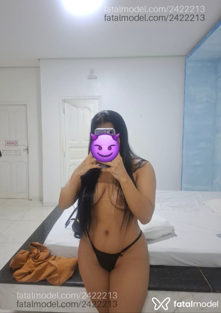 Acompanhante mulher morena (o) de olhos pretos - Carla