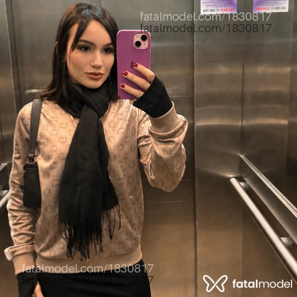 Acompanhante mulher morena (o) de olhos pretos - Alice