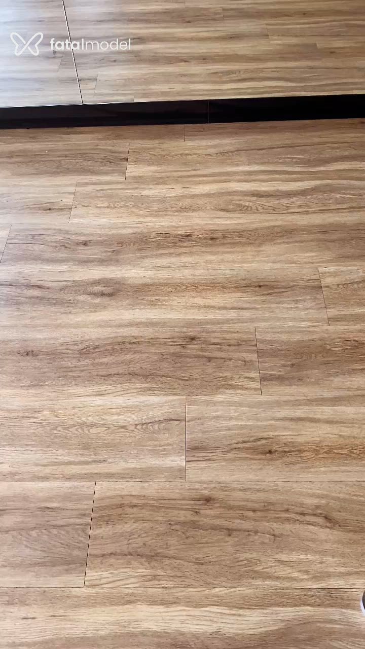 Acompanhante homem com cabelo castanho de olhos castanhos - Mateus