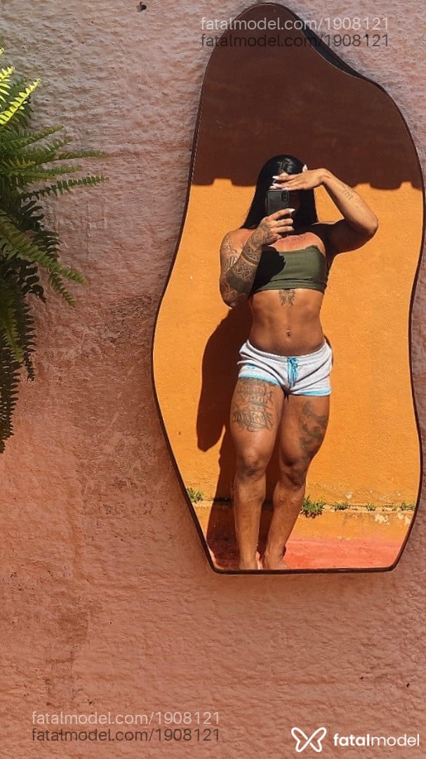 Acompanhante mulher trans com cabelo castanho de olhos castanhos - Patricía Veríssimo Acompanhante mulher trans com cabelo castanho de olhos castanhos - Patricía Veríssimo